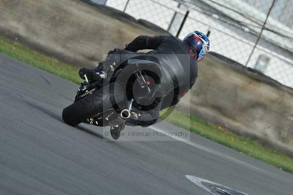 Motorcycle action photographs;Trackday digital images;donington;donington park leicestershire;donington photographs;event digital images;eventdigitalimages;no limits trackday;peter wileman photography;trackday;trackday photos