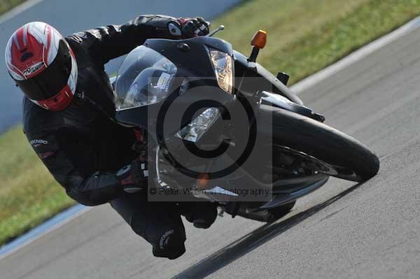 Motorcycle action photographs;Trackday digital images;donington;donington park leicestershire;donington photographs;event digital images;eventdigitalimages;no limits trackday;peter wileman photography;trackday;trackday photos
