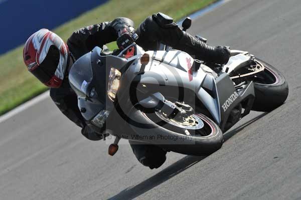 Motorcycle action photographs;Trackday digital images;donington;donington park leicestershire;donington photographs;event digital images;eventdigitalimages;no limits trackday;peter wileman photography;trackday;trackday photos