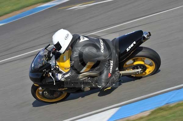 Motorcycle action photographs;Trackday digital images;donington;donington park leicestershire;donington photographs;event digital images;eventdigitalimages;no limits trackday;peter wileman photography;trackday;trackday photos
