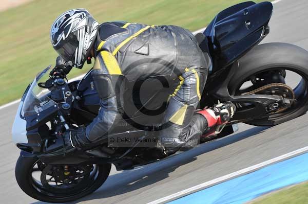 Motorcycle action photographs;Trackday digital images;donington;donington park leicestershire;donington photographs;event digital images;eventdigitalimages;no limits trackday;peter wileman photography;trackday;trackday photos
