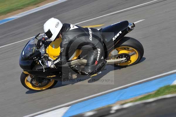 Motorcycle action photographs;Trackday digital images;donington;donington park leicestershire;donington photographs;event digital images;eventdigitalimages;no limits trackday;peter wileman photography;trackday;trackday photos