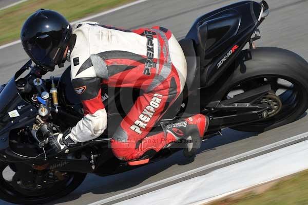 Motorcycle action photographs;Trackday digital images;donington;donington park leicestershire;donington photographs;event digital images;eventdigitalimages;no limits trackday;peter wileman photography;trackday;trackday photos