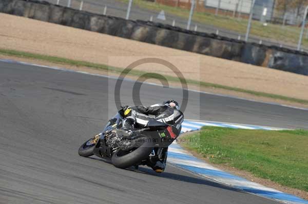 Motorcycle action photographs;Trackday digital images;donington;donington park leicestershire;donington photographs;event digital images;eventdigitalimages;no limits trackday;peter wileman photography;trackday;trackday photos