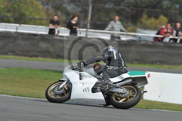 Motorcycle action photographs;Trackday digital images;donington;donington park leicestershire;donington photographs;event digital images;eventdigitalimages;no limits trackday;peter wileman photography;trackday;trackday photos