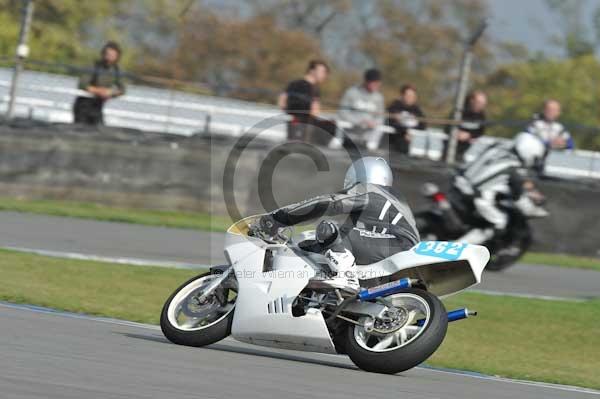 Motorcycle action photographs;Trackday digital images;donington;donington park leicestershire;donington photographs;event digital images;eventdigitalimages;no limits trackday;peter wileman photography;trackday;trackday photos