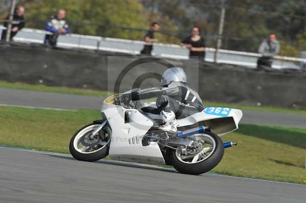 Motorcycle action photographs;Trackday digital images;donington;donington park leicestershire;donington photographs;event digital images;eventdigitalimages;no limits trackday;peter wileman photography;trackday;trackday photos