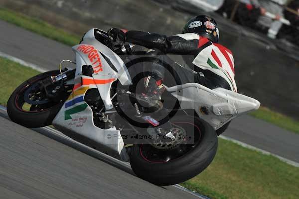 Motorcycle action photographs;Trackday digital images;donington;donington park leicestershire;donington photographs;event digital images;eventdigitalimages;no limits trackday;peter wileman photography;trackday;trackday photos