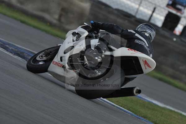 Motorcycle action photographs;Trackday digital images;donington;donington park leicestershire;donington photographs;event digital images;eventdigitalimages;no limits trackday;peter wileman photography;trackday;trackday photos