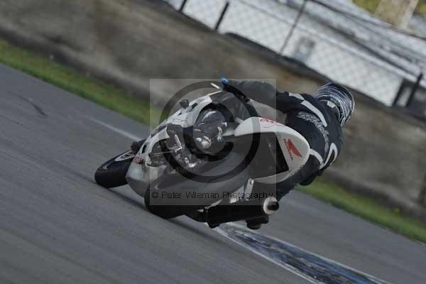 Motorcycle action photographs;Trackday digital images;donington;donington park leicestershire;donington photographs;event digital images;eventdigitalimages;no limits trackday;peter wileman photography;trackday;trackday photos