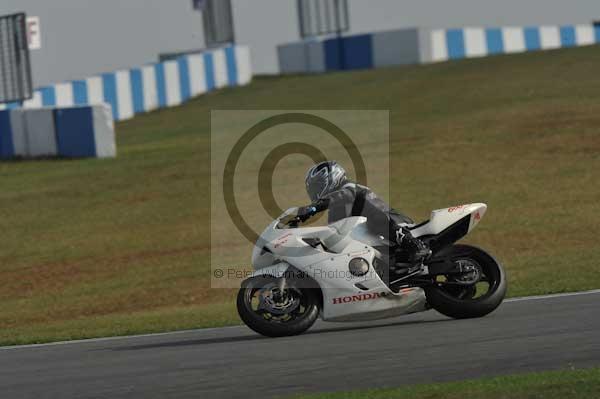 Motorcycle action photographs;Trackday digital images;donington;donington park leicestershire;donington photographs;event digital images;eventdigitalimages;no limits trackday;peter wileman photography;trackday;trackday photos