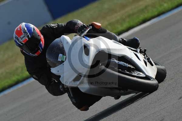 Motorcycle action photographs;Trackday digital images;donington;donington park leicestershire;donington photographs;event digital images;eventdigitalimages;no limits trackday;peter wileman photography;trackday;trackday photos