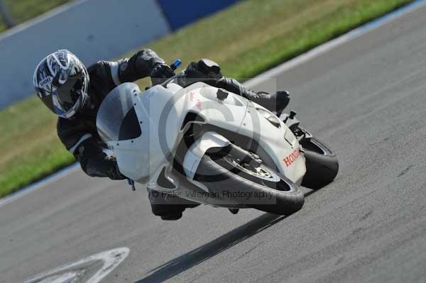 Motorcycle action photographs;Trackday digital images;donington;donington park leicestershire;donington photographs;event digital images;eventdigitalimages;no limits trackday;peter wileman photography;trackday;trackday photos