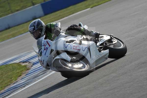 Motorcycle action photographs;Trackday digital images;donington;donington park leicestershire;donington photographs;event digital images;eventdigitalimages;no limits trackday;peter wileman photography;trackday;trackday photos