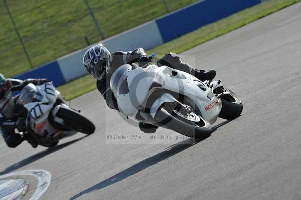 Motorcycle action photographs;Trackday digital images;donington;donington park leicestershire;donington photographs;event digital images;eventdigitalimages;no limits trackday;peter wileman photography;trackday;trackday photos
