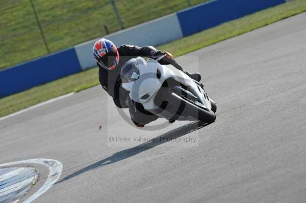 Motorcycle action photographs;Trackday digital images;donington;donington park leicestershire;donington photographs;event digital images;eventdigitalimages;no limits trackday;peter wileman photography;trackday;trackday photos