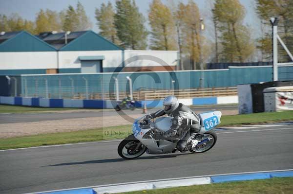 Motorcycle action photographs;Trackday digital images;donington;donington park leicestershire;donington photographs;event digital images;eventdigitalimages;no limits trackday;peter wileman photography;trackday;trackday photos