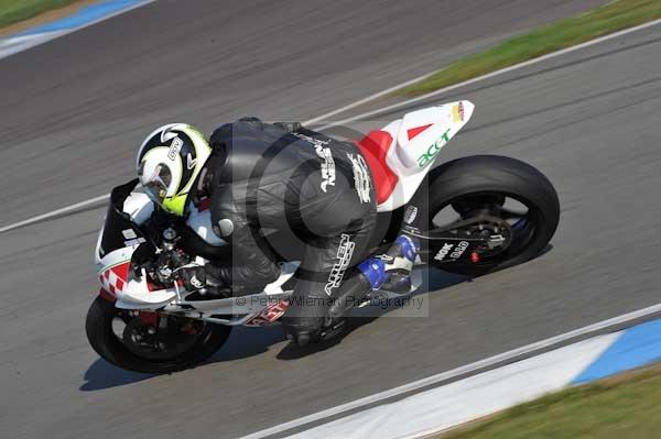 Motorcycle action photographs;Trackday digital images;donington;donington park leicestershire;donington photographs;event digital images;eventdigitalimages;no limits trackday;peter wileman photography;trackday;trackday photos
