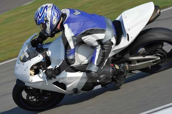 Motorcycle action photographs;Trackday digital images;donington;donington park leicestershire;donington photographs;event digital images;eventdigitalimages;no limits trackday;peter wileman photography;trackday;trackday photos