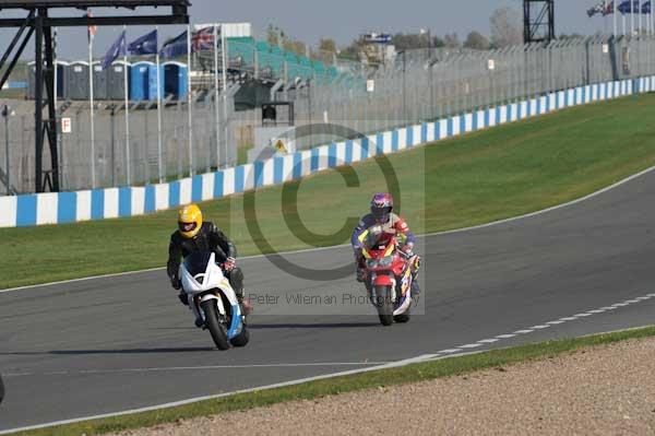 Motorcycle action photographs;Trackday digital images;donington;donington park leicestershire;donington photographs;event digital images;eventdigitalimages;no limits trackday;peter wileman photography;trackday;trackday photos