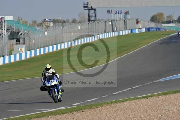 Motorcycle action photographs;Trackday digital images;donington;donington park leicestershire;donington photographs;event digital images;eventdigitalimages;no limits trackday;peter wileman photography;trackday;trackday photos
