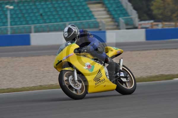 Motorcycle action photographs;Trackday digital images;donington;donington park leicestershire;donington photographs;event digital images;eventdigitalimages;no limits trackday;peter wileman photography;trackday;trackday photos