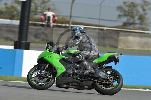 Motorcycle action photographs;Trackday digital images;donington;donington park leicestershire;donington photographs;event digital images;eventdigitalimages;no limits trackday;peter wileman photography;trackday;trackday photos
