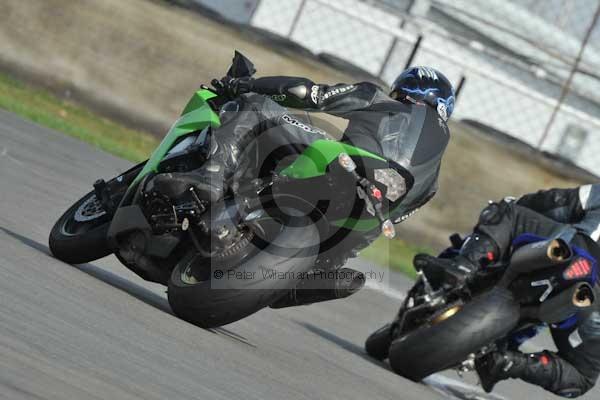 Motorcycle action photographs;Trackday digital images;donington;donington park leicestershire;donington photographs;event digital images;eventdigitalimages;no limits trackday;peter wileman photography;trackday;trackday photos
