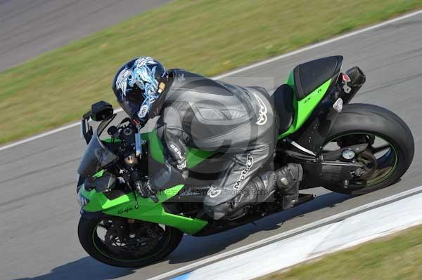 Motorcycle action photographs;Trackday digital images;donington;donington park leicestershire;donington photographs;event digital images;eventdigitalimages;no limits trackday;peter wileman photography;trackday;trackday photos