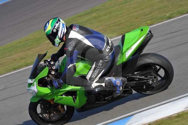 Motorcycle action photographs;Trackday digital images;donington;donington park leicestershire;donington photographs;event digital images;eventdigitalimages;no limits trackday;peter wileman photography;trackday;trackday photos