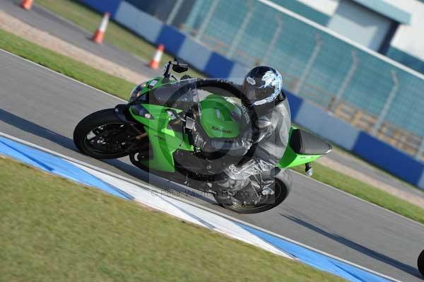 Motorcycle action photographs;Trackday digital images;donington;donington park leicestershire;donington photographs;event digital images;eventdigitalimages;no limits trackday;peter wileman photography;trackday;trackday photos