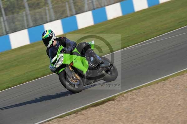 Motorcycle action photographs;Trackday digital images;donington;donington park leicestershire;donington photographs;event digital images;eventdigitalimages;no limits trackday;peter wileman photography;trackday;trackday photos