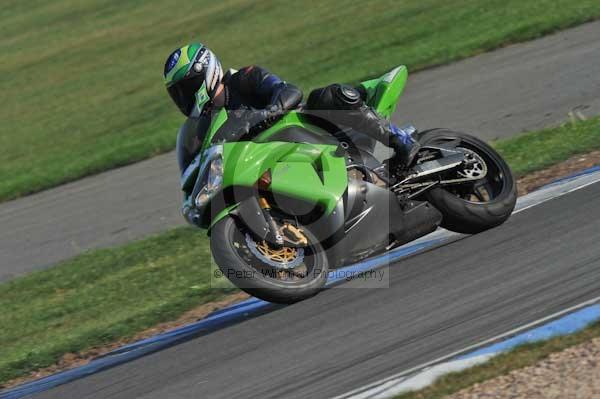 Motorcycle action photographs;Trackday digital images;donington;donington park leicestershire;donington photographs;event digital images;eventdigitalimages;no limits trackday;peter wileman photography;trackday;trackday photos