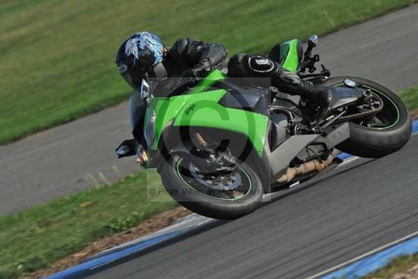 Motorcycle action photographs;Trackday digital images;donington;donington park leicestershire;donington photographs;event digital images;eventdigitalimages;no limits trackday;peter wileman photography;trackday;trackday photos