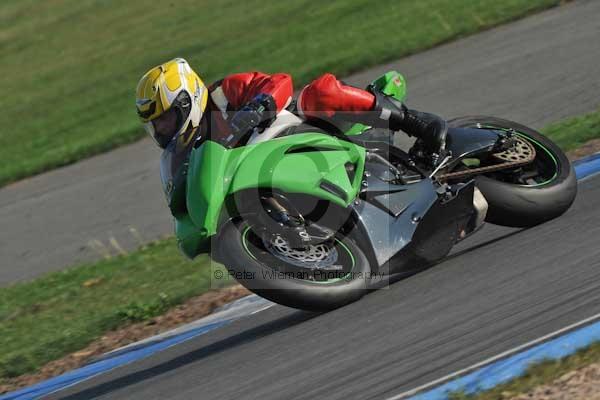 Motorcycle action photographs;Trackday digital images;donington;donington park leicestershire;donington photographs;event digital images;eventdigitalimages;no limits trackday;peter wileman photography;trackday;trackday photos