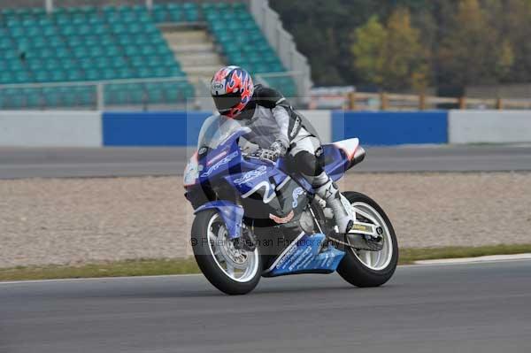 Motorcycle action photographs;Trackday digital images;donington;donington park leicestershire;donington photographs;event digital images;eventdigitalimages;no limits trackday;peter wileman photography;trackday;trackday photos