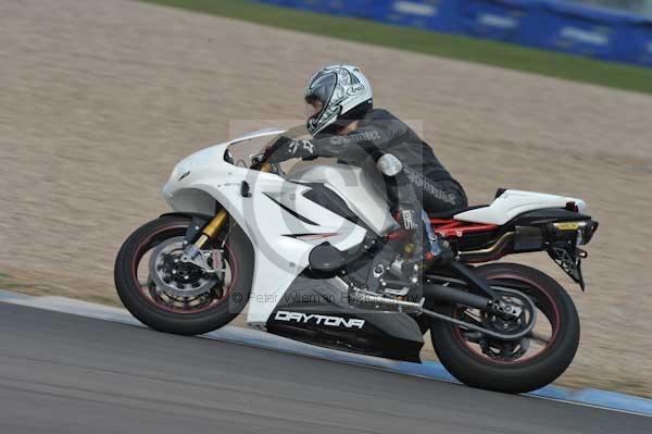 Motorcycle action photographs;Trackday digital images;donington;donington park leicestershire;donington photographs;event digital images;eventdigitalimages;no limits trackday;peter wileman photography;trackday;trackday photos
