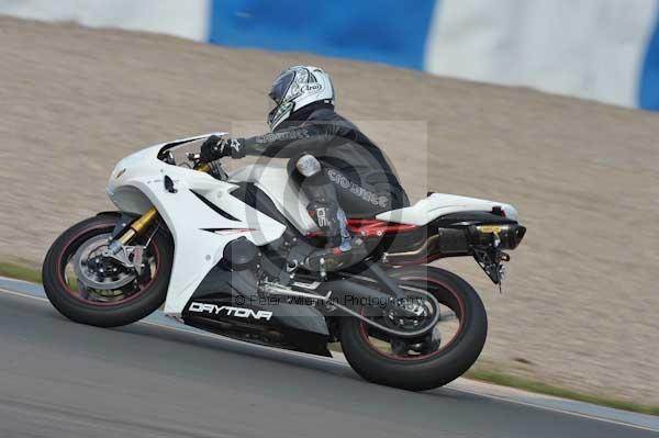 Motorcycle action photographs;Trackday digital images;donington;donington park leicestershire;donington photographs;event digital images;eventdigitalimages;no limits trackday;peter wileman photography;trackday;trackday photos
