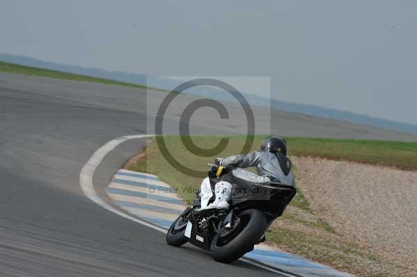 Motorcycle action photographs;Trackday digital images;donington;donington park leicestershire;donington photographs;event digital images;eventdigitalimages;no limits trackday;peter wileman photography;trackday;trackday photos