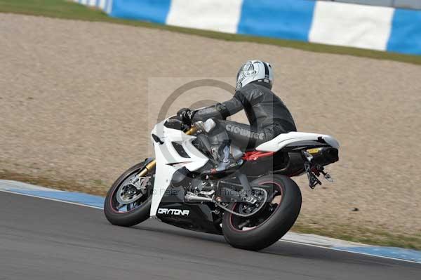 Motorcycle action photographs;Trackday digital images;donington;donington park leicestershire;donington photographs;event digital images;eventdigitalimages;no limits trackday;peter wileman photography;trackday;trackday photos