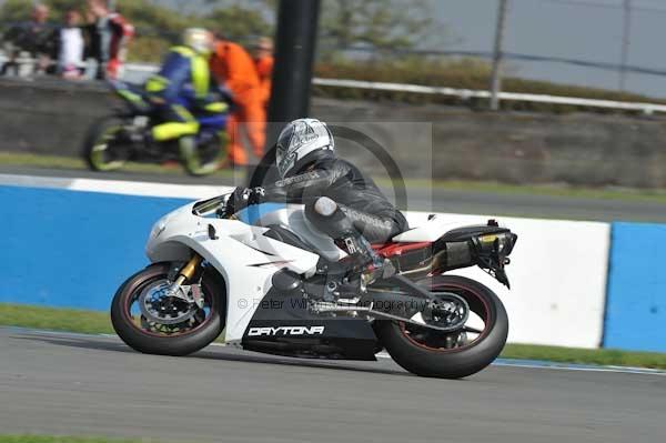 Motorcycle action photographs;Trackday digital images;donington;donington park leicestershire;donington photographs;event digital images;eventdigitalimages;no limits trackday;peter wileman photography;trackday;trackday photos