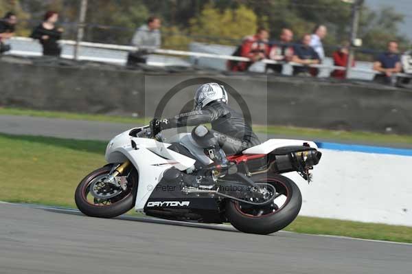 Motorcycle action photographs;Trackday digital images;donington;donington park leicestershire;donington photographs;event digital images;eventdigitalimages;no limits trackday;peter wileman photography;trackday;trackday photos
