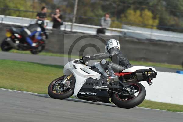 Motorcycle action photographs;Trackday digital images;donington;donington park leicestershire;donington photographs;event digital images;eventdigitalimages;no limits trackday;peter wileman photography;trackday;trackday photos