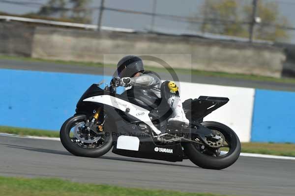 Motorcycle action photographs;Trackday digital images;donington;donington park leicestershire;donington photographs;event digital images;eventdigitalimages;no limits trackday;peter wileman photography;trackday;trackday photos
