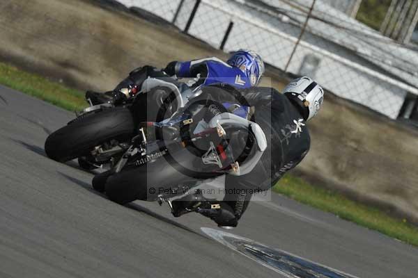 Motorcycle action photographs;Trackday digital images;donington;donington park leicestershire;donington photographs;event digital images;eventdigitalimages;no limits trackday;peter wileman photography;trackday;trackday photos