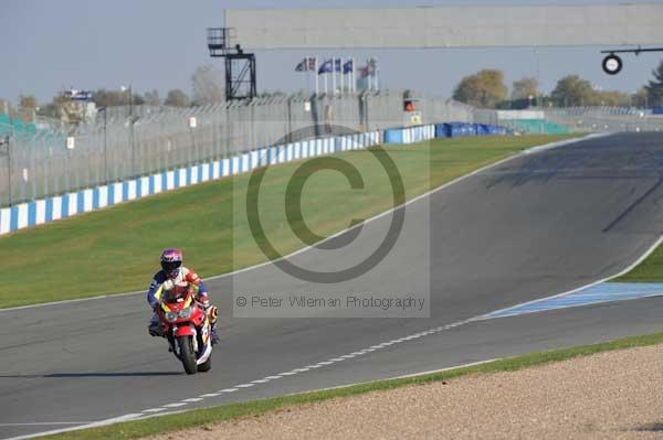 Motorcycle action photographs;Trackday digital images;donington;donington park leicestershire;donington photographs;event digital images;eventdigitalimages;no limits trackday;peter wileman photography;trackday;trackday photos