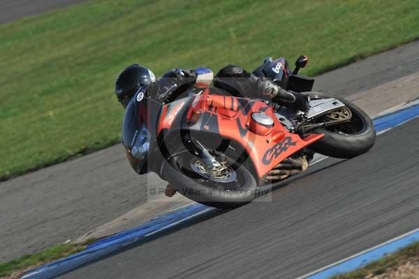 Motorcycle action photographs;Trackday digital images;donington;donington park leicestershire;donington photographs;event digital images;eventdigitalimages;no limits trackday;peter wileman photography;trackday;trackday photos