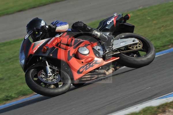 Motorcycle action photographs;Trackday digital images;donington;donington park leicestershire;donington photographs;event digital images;eventdigitalimages;no limits trackday;peter wileman photography;trackday;trackday photos