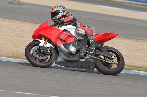 Motorcycle action photographs;Trackday digital images;donington;donington park leicestershire;donington photographs;event digital images;eventdigitalimages;no limits trackday;peter wileman photography;trackday;trackday photos