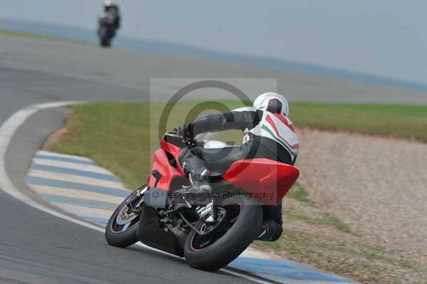 Motorcycle action photographs;Trackday digital images;donington;donington park leicestershire;donington photographs;event digital images;eventdigitalimages;no limits trackday;peter wileman photography;trackday;trackday photos